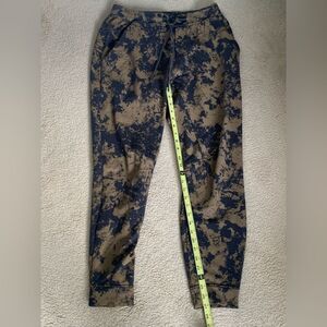 Lululemon Blue and Tan Joggers